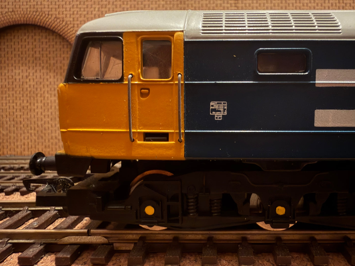 Hornby R307A (OO) British Railways Class 47 No.47170 “County of Norfolk” in BR Large Logo Blue 