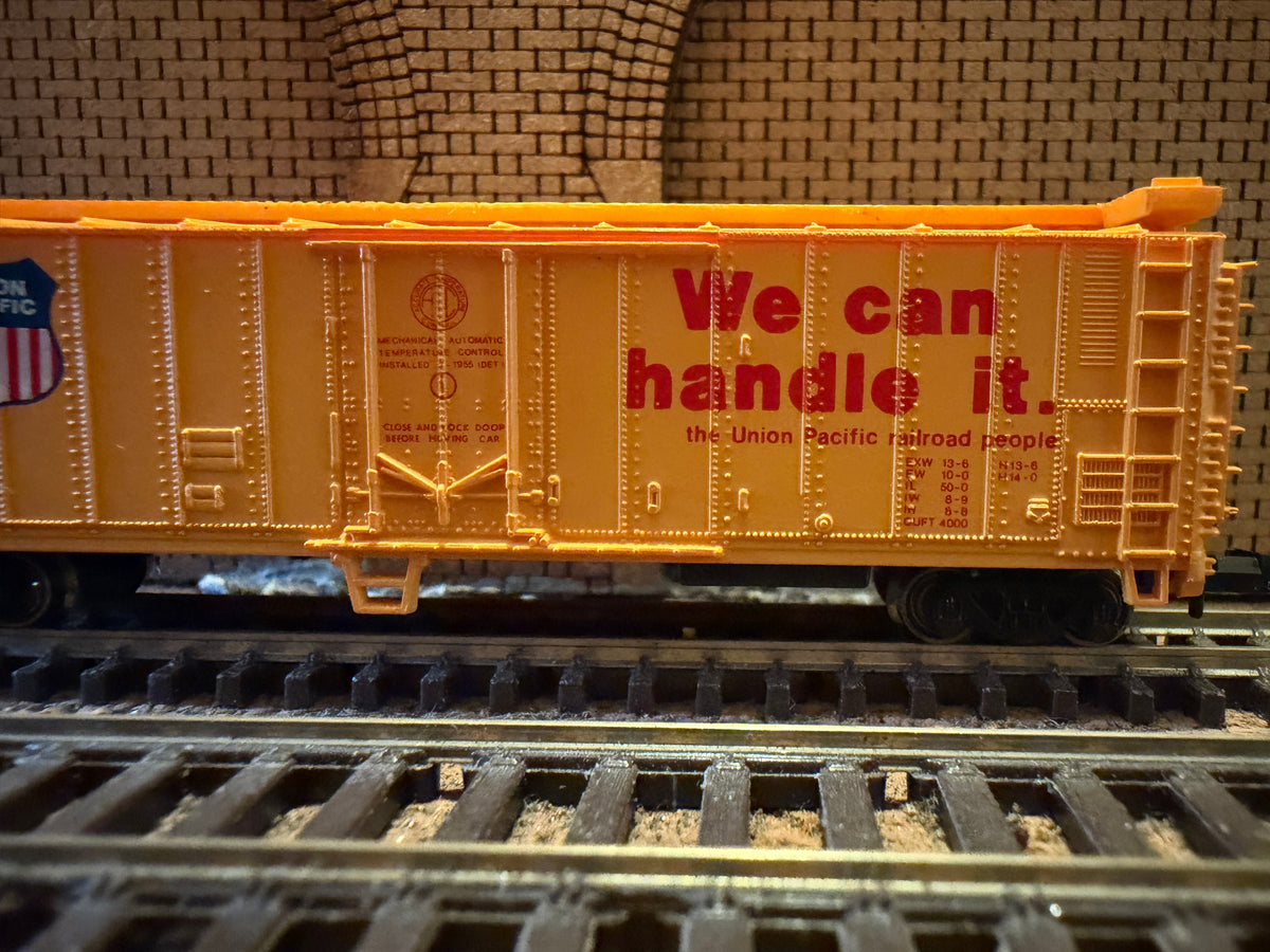 Bachmann Silver Series 70951 (N Scale) Union Pacific Railroad 50ft Steel Refrigerator Car No.UP166817 in UP Yellow 