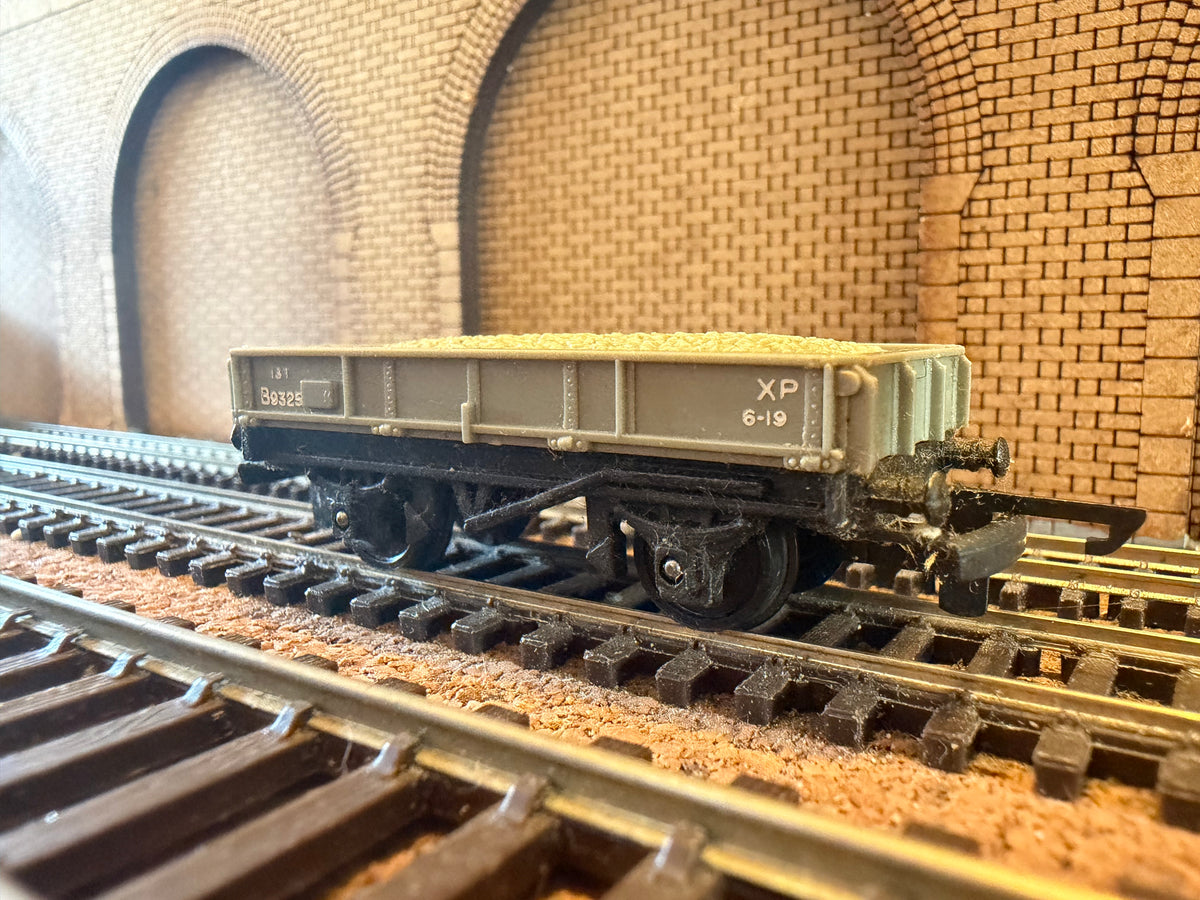 Tri-ang T.273 (TT) British Railways 13T Low-sided Wagon No.B9325 with Granite Chip Load