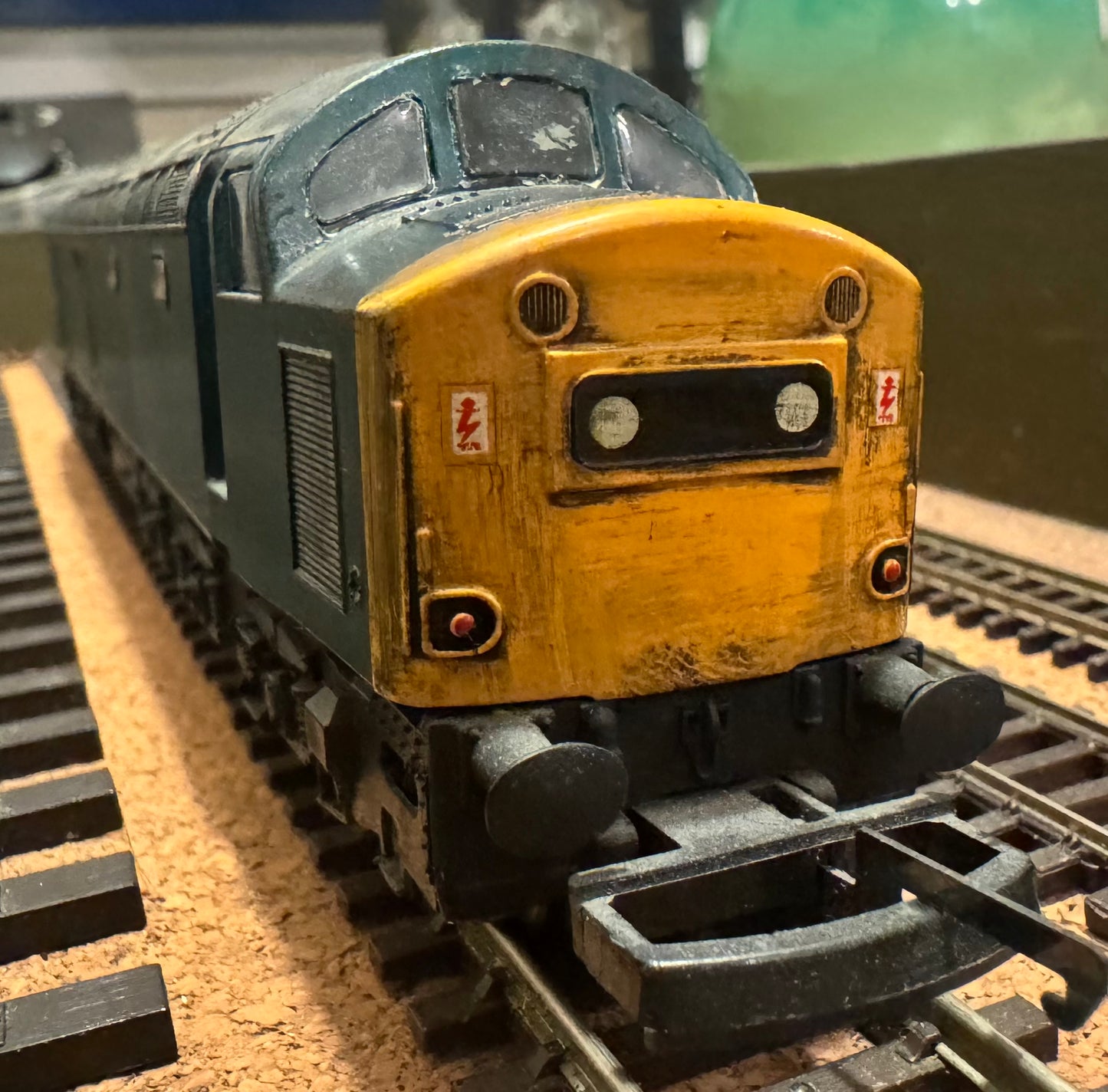 Lima (OO) British Railways Class 40, No.40066 in weathered lightly British Rail Blue