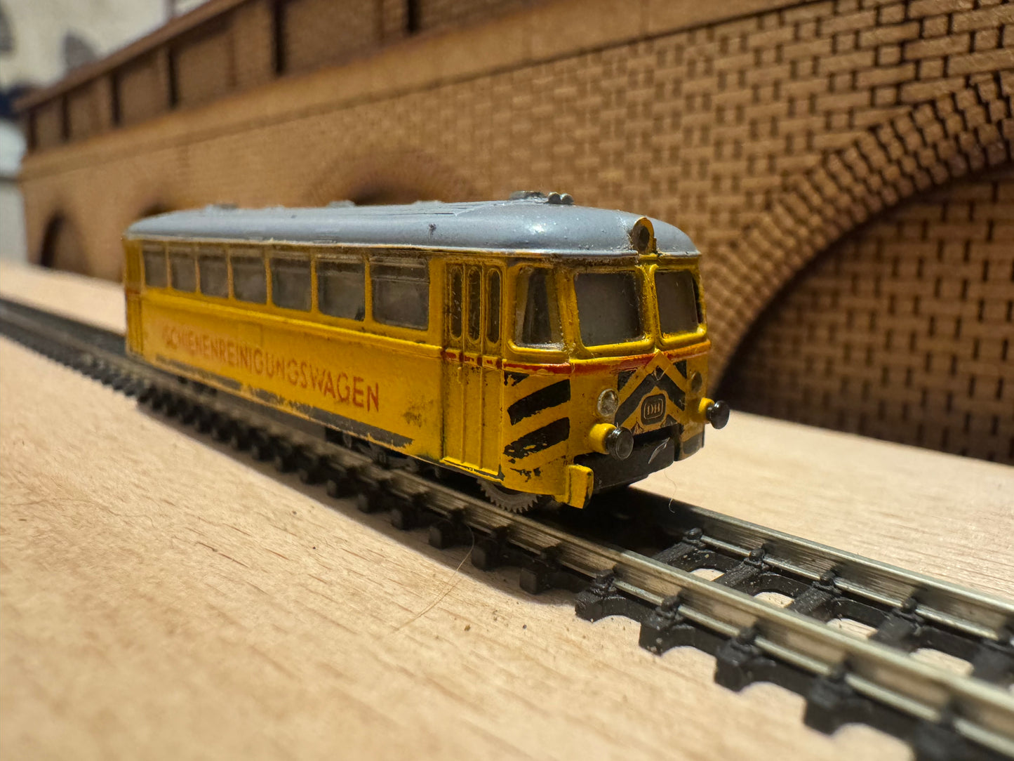 Marklin Mini Club 8802 (Z) Deutscher Bahn W&M 724 Class Diesel Rail Bus, and Track Cleaning Loco In Department Livery 