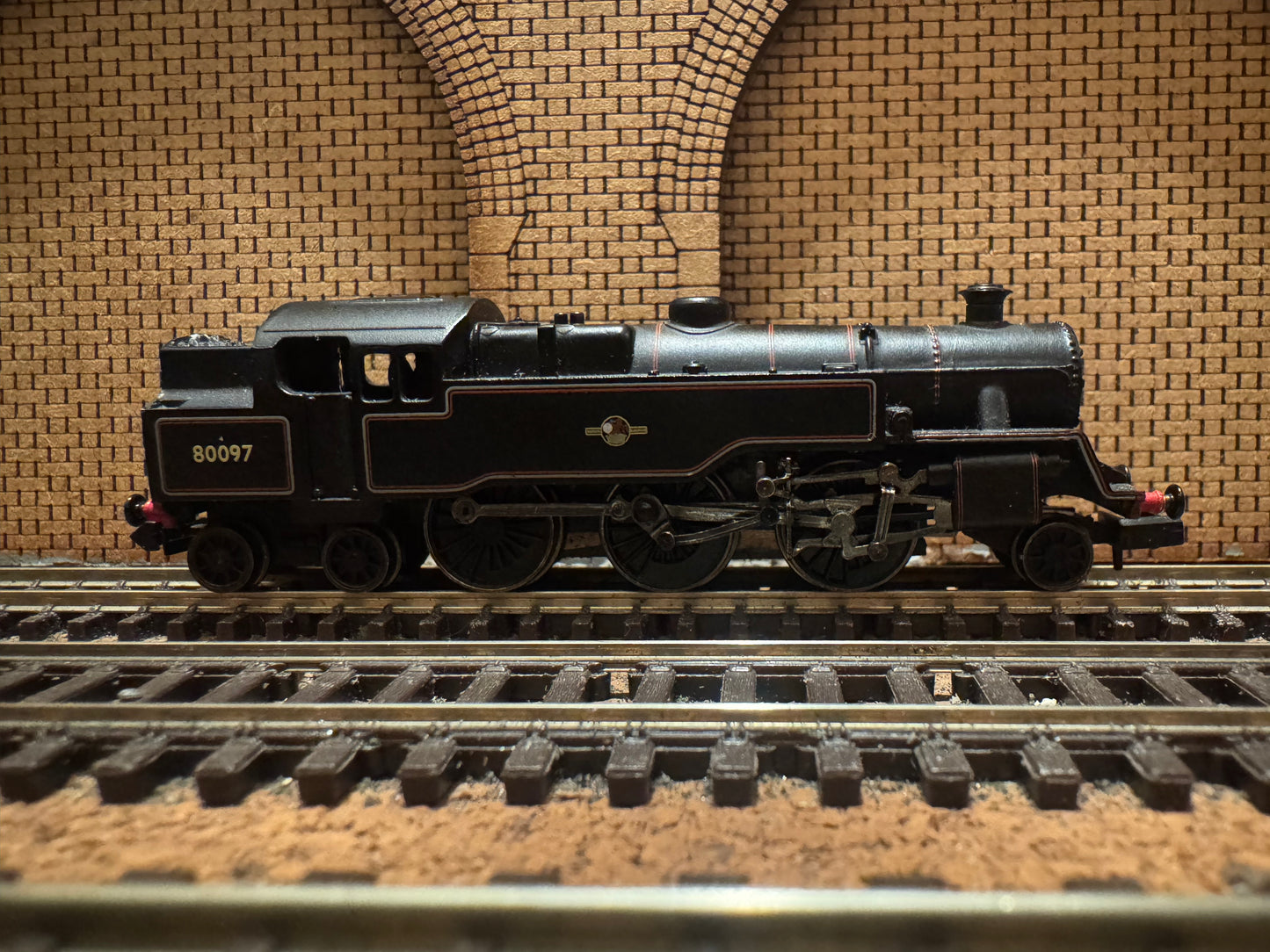 Graham Farish 372-525 (N Gauge) British Railways Standard 4MT Tank No.80097 in Lined BR Black. (Shed Code, 33A Plaistow Depot) 