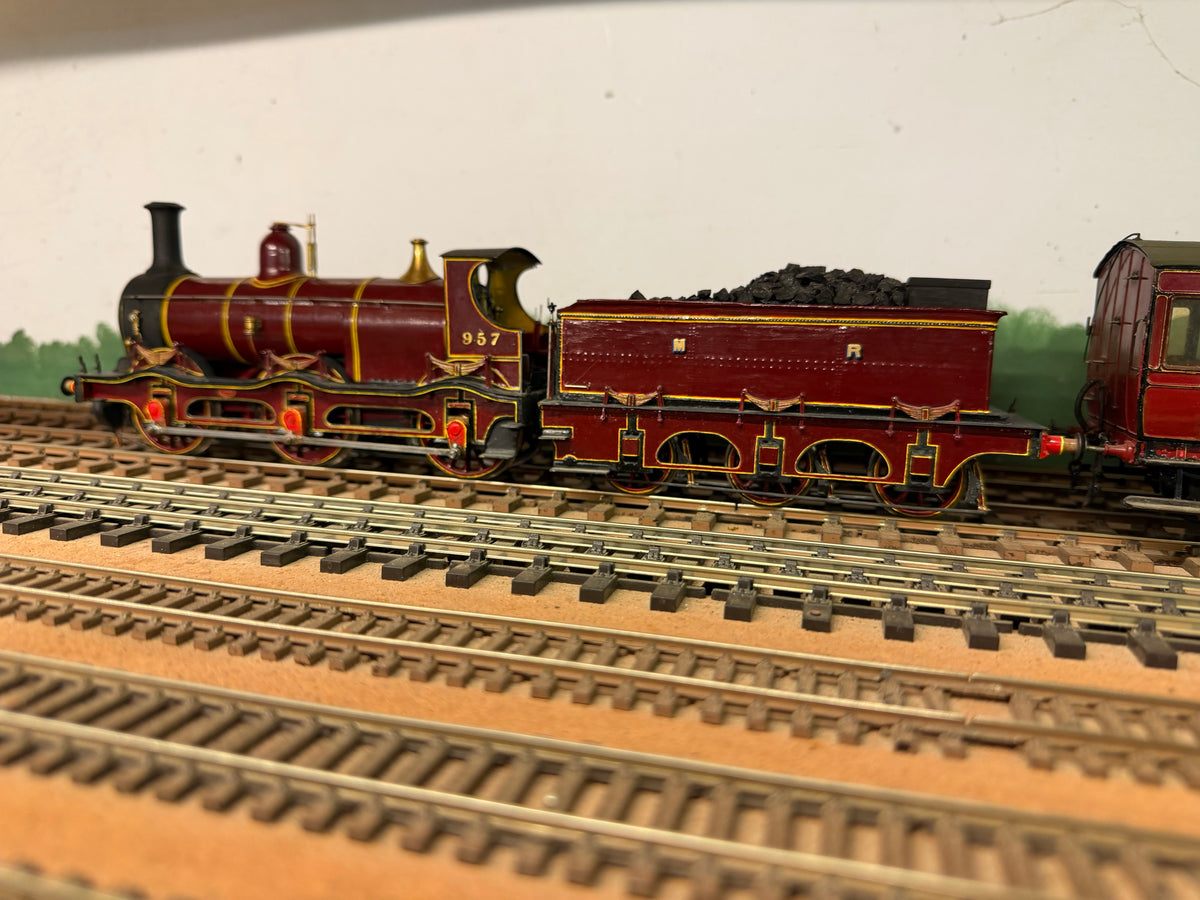 Slaters 7L007 (O gauge) Midland Railway ‘Kirtley’ Class 700 No.957 in Pre 1907 Lined Midland Railway Crimson Lake. 