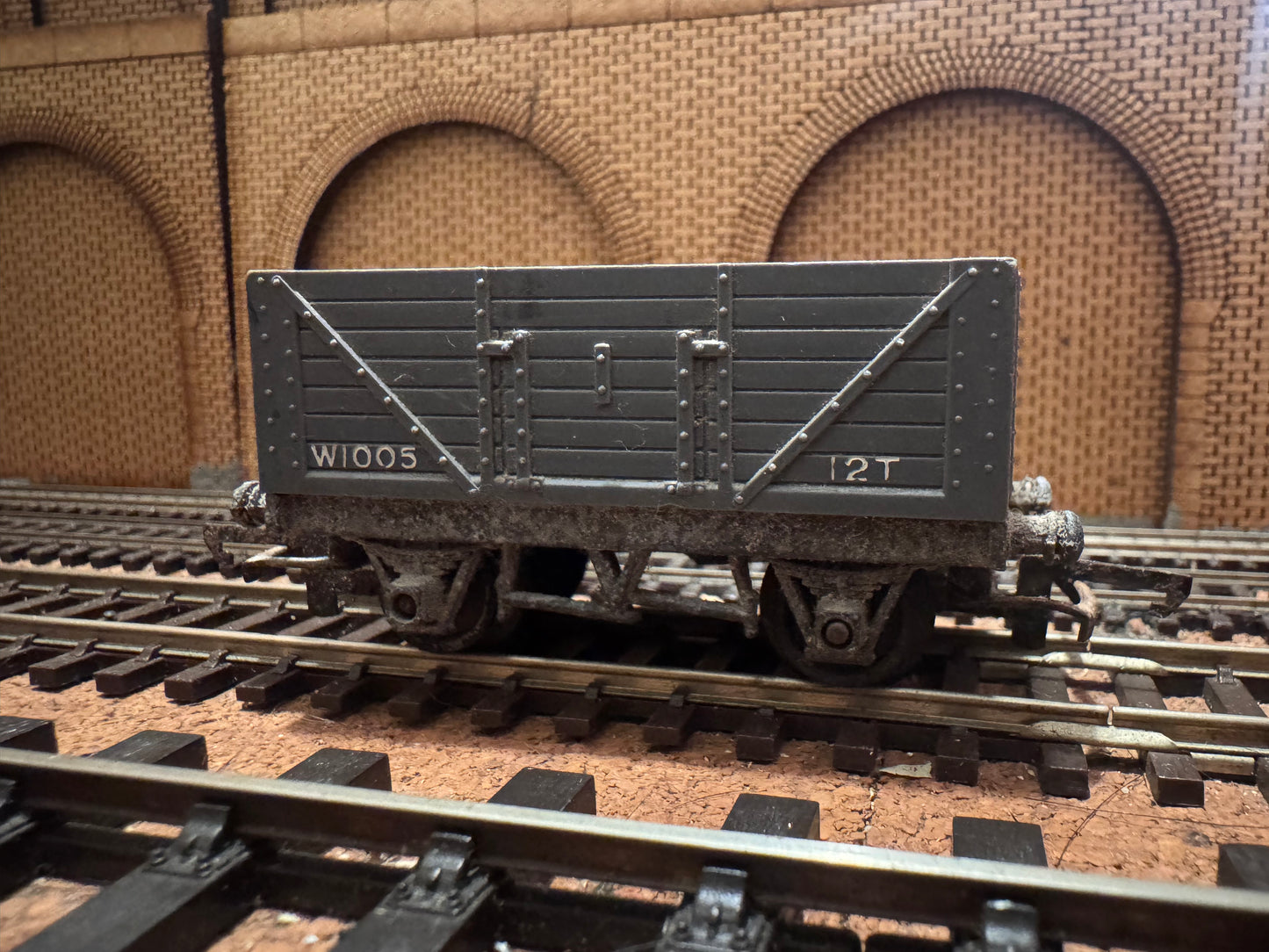 Tri-ang R13 (OO) British Railways 12T Severn Plank Open Wagon No.W1005 