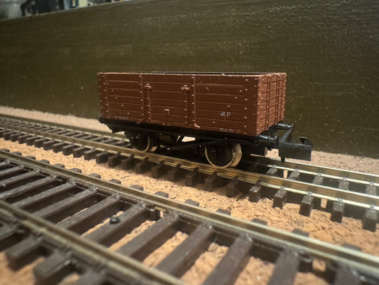 Graham Farish (N Gauge) British Railways, 12ton 6 Plank Open Wagon No.B785911 in BR Bauxite