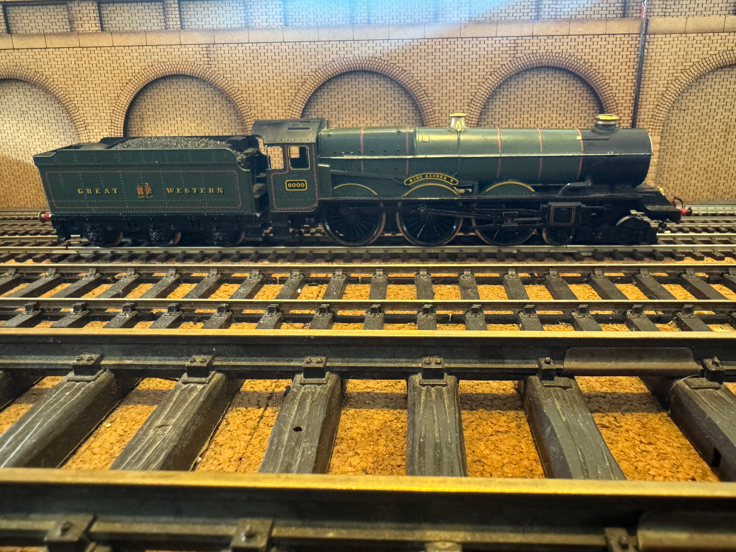 Lima L205103a (OO) Great Western Railway 60xx ‘King’ No.6000 “King George V” in GWR Lined Green and Bell. 