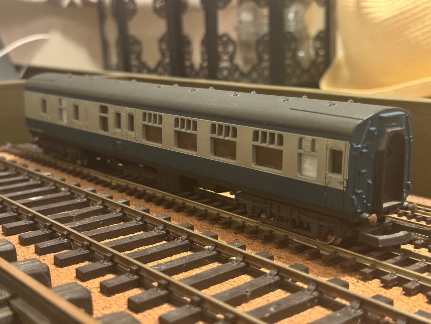 Lima (OO) British Railways MK1, Brake Second Corridor (BSK), Unnumbered, in BR Corporate Blue Grey