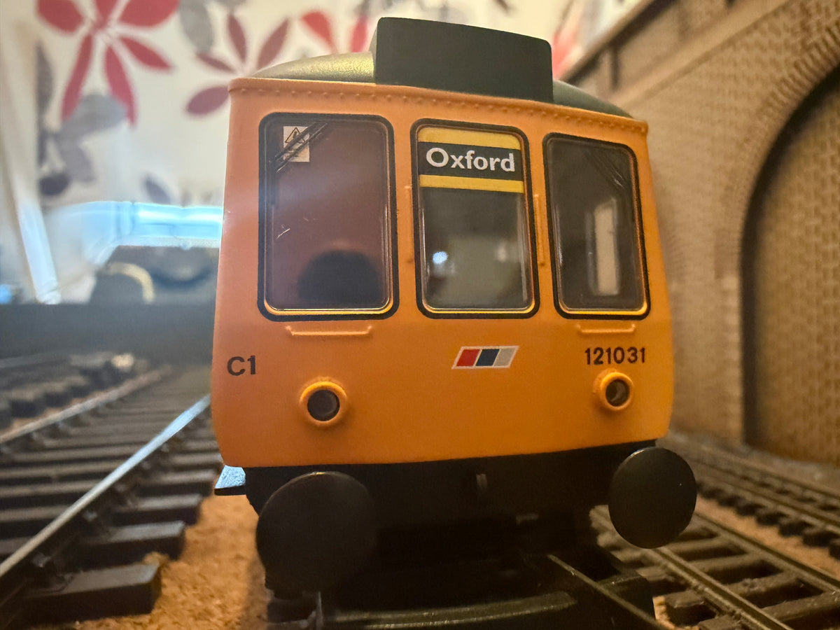 Hornby R2508 (OO) British Railways Class 121 ‘Bubble Car’ No.121031 in Network SouthEast Livery. DCC Ready 
