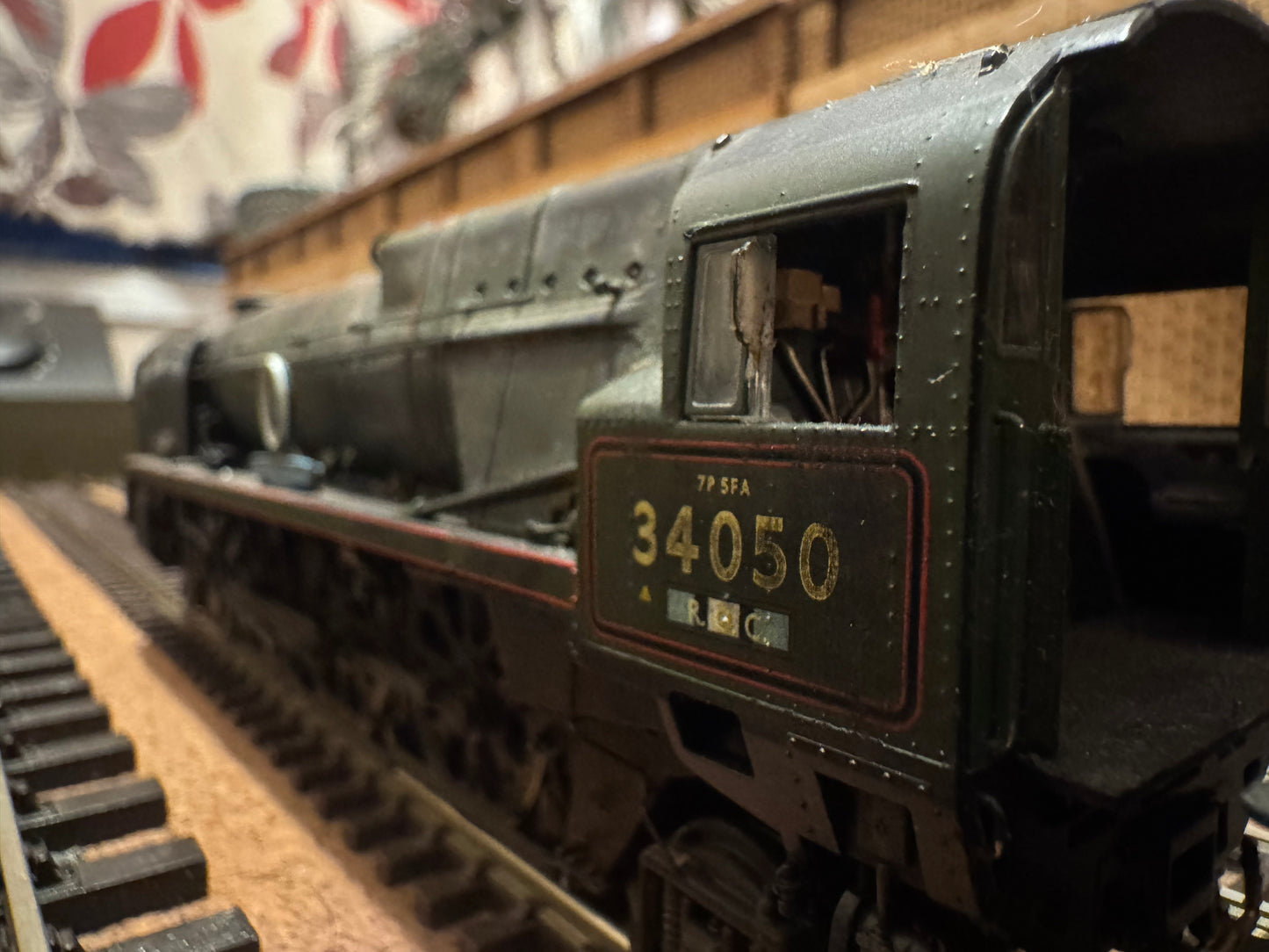 Hornby R3618 (OO) Ex SR, Rebuilt Battle of Britain No.34050 “Royal Observer Corps” in heavily weathered British Railways Green. (Shed Code 70A, Nine Elms) DCC Ready 