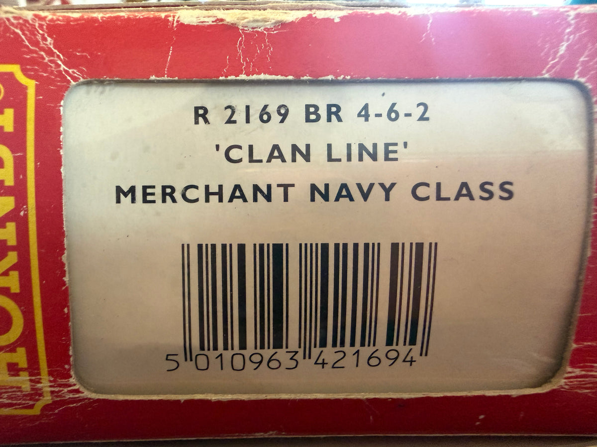 Hornby R2169 (OO) Ex SR, Rebuilt Merchant Navy No.35028 “Clan Line” in British Railways Lined Passenger Green. Shed code, 70A Nine Elms Depot)