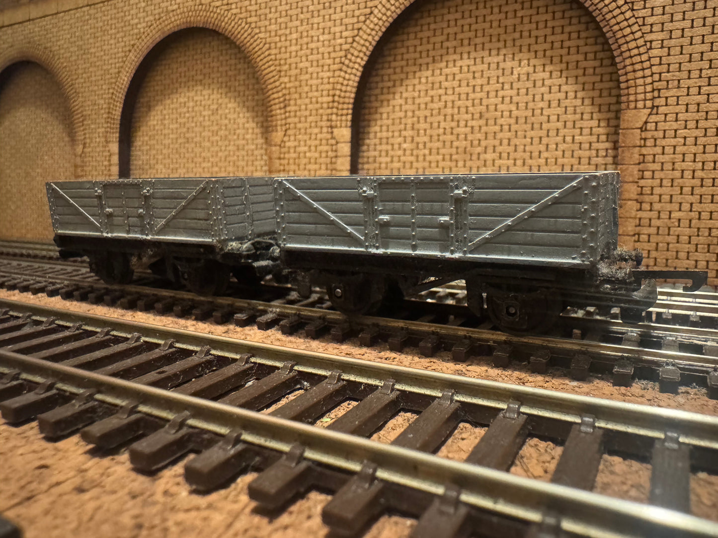 Tri-ang T176 (TT) X2 British Railways 12T Six plank wagons