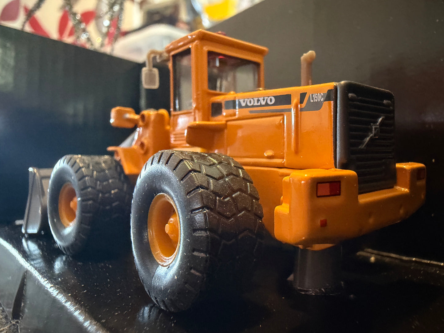 Hobby Works / Volvo (1:87 / HO) Volvo L150C Bulldozer.