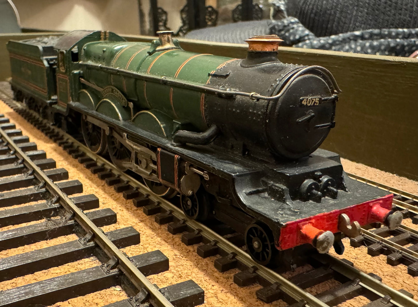 Hornby Dublo [2 Rail] (OO) Ex GWR, 4073 ‘Castle Class’ No.4075 “Cardiff Castle” in Lined British Railways Green.