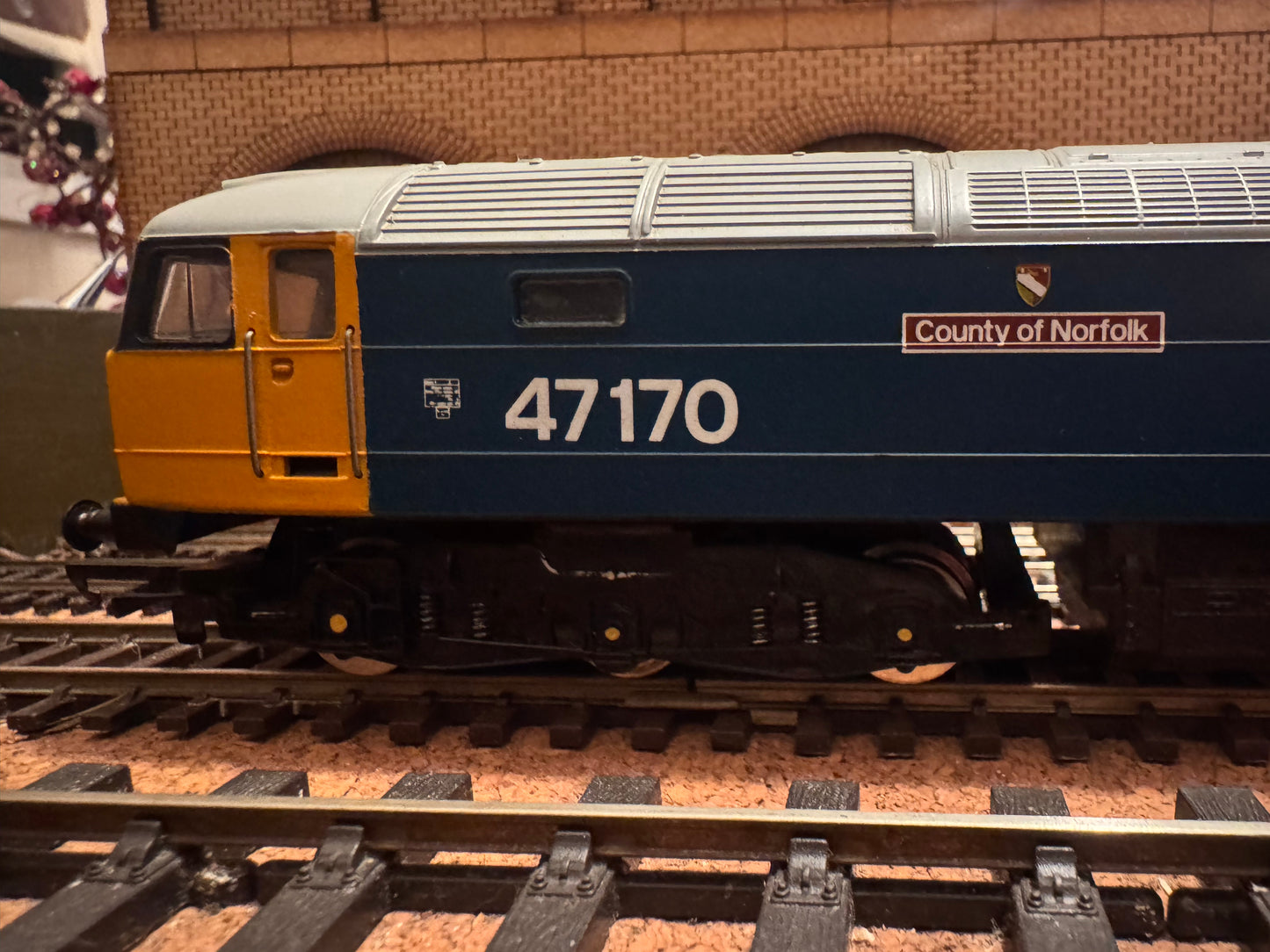 Hornby R307A (OO) British Railways Class 47 No.47170 “County of Norfolk” in BR Large Logo Blue 