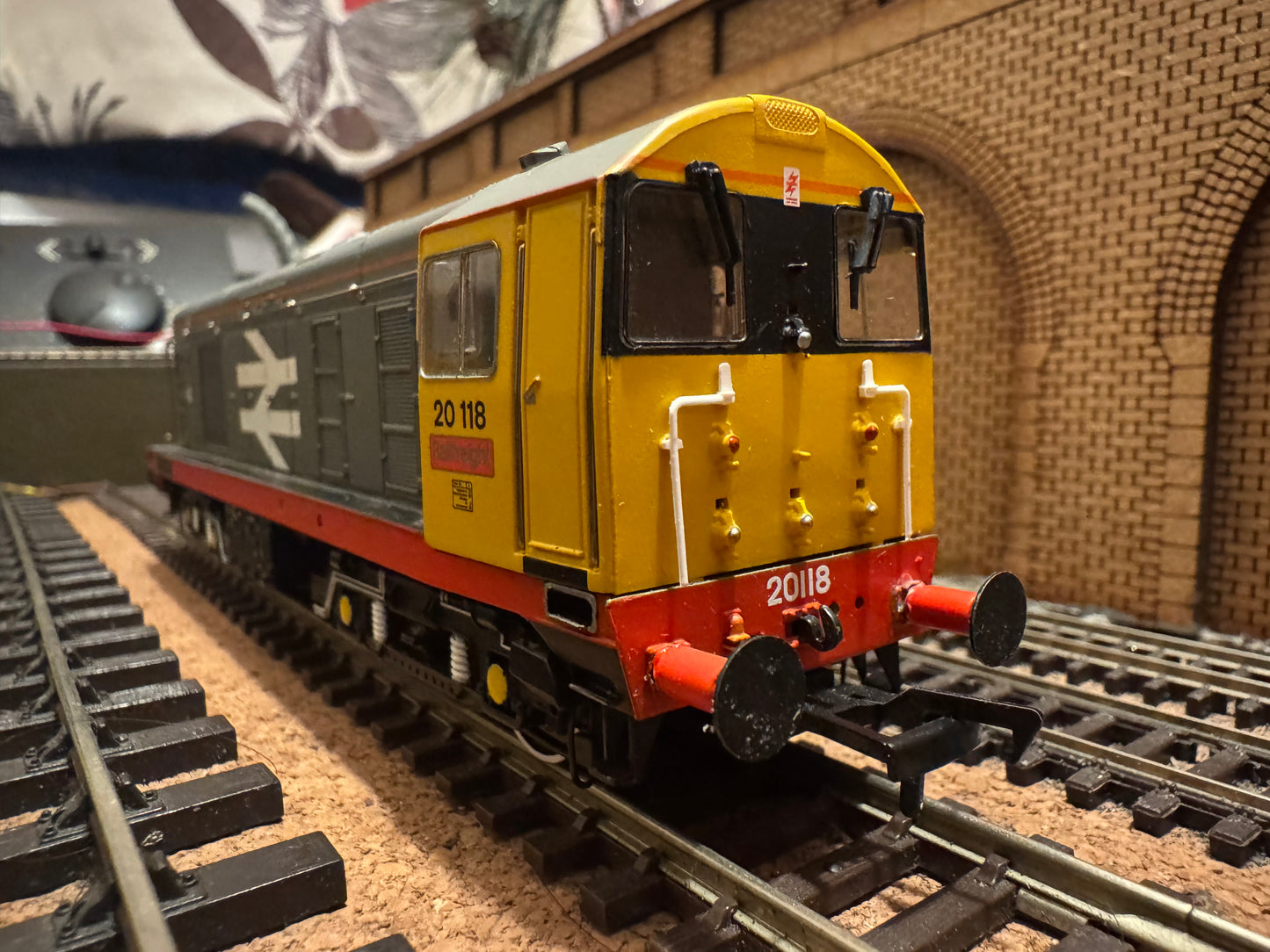 Bachmann 32-045 (OO) British Railways Class 20 No.20118 “Saltburn By The Sea” in British Rail Railfreight Red Stripe Livery. (Depot Allocation, Thornaby Depot) DCC Fitted 
