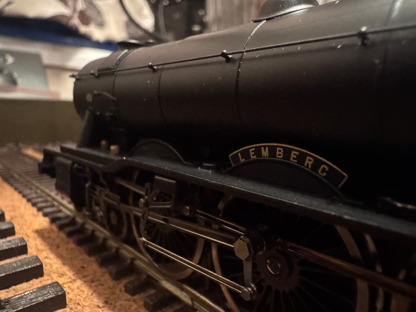 Hornby R30087 (OO) London North Eastern Railway A3 No.45 “Lemberg” in Post War LNER unlined black with Great Northern Railway Tender DCC Ready.