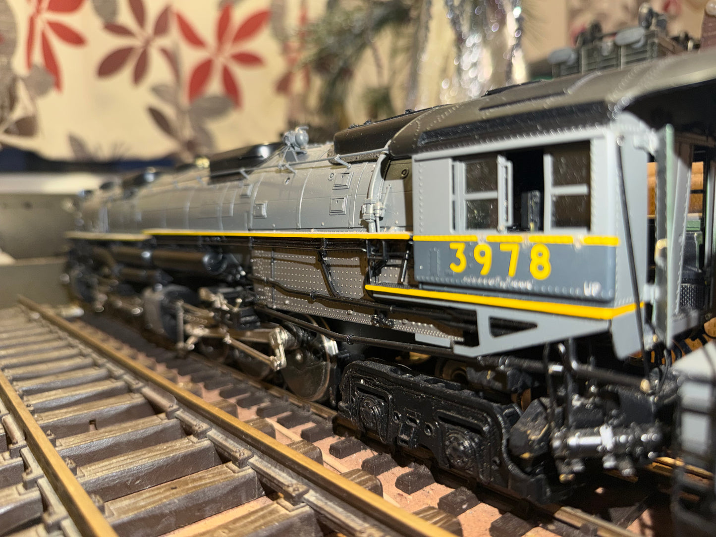 Key Imports / Samhongsa (O Gauge) Union Pacific Railroad, Oil Fired Challenger Class No.3978 in Late Union Pacific Two-Tone Grey. Limited Edition 