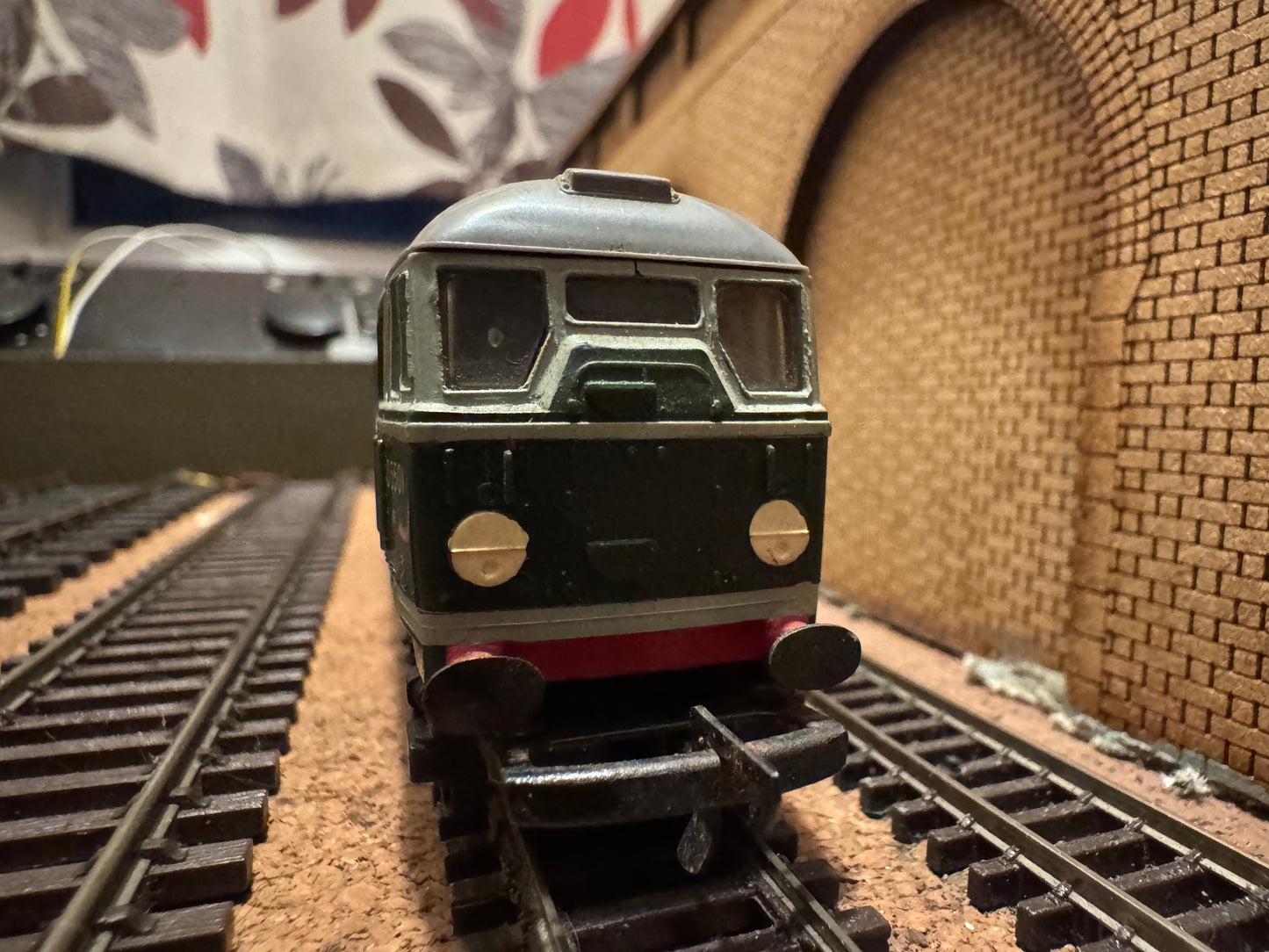 Tri-ang T.96 (TT) British Railways / Brush Type Two, No.D5501 in BR Green & White Waste-band & Headcode Discs 