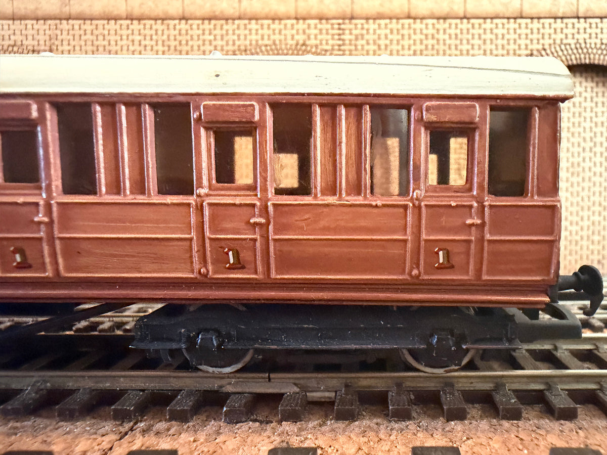 Ian Kirk (OO) London North Eastern Railway, Gresley First Class Suburban Coach (No Number) in LNER Varnished Teak 