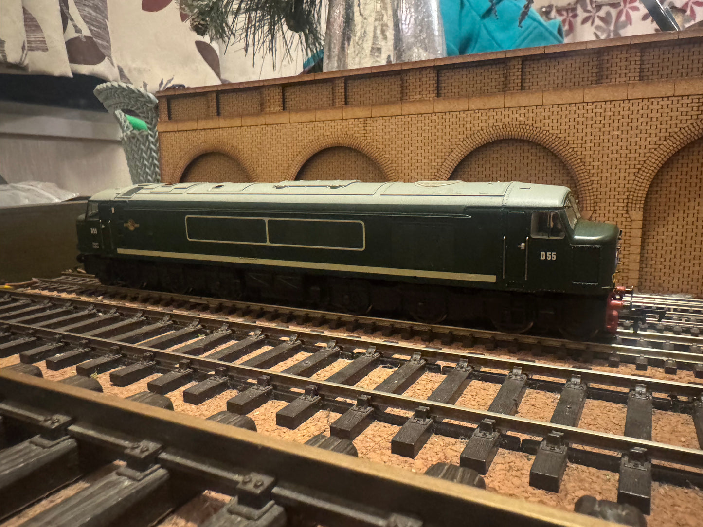 Bachmann 32-678DS (OO) British Railways Sulzer Type 4 [Class 45] ‘Peak’ No.D55 in BR Green and small yellow ends. DCC Sound Ready 