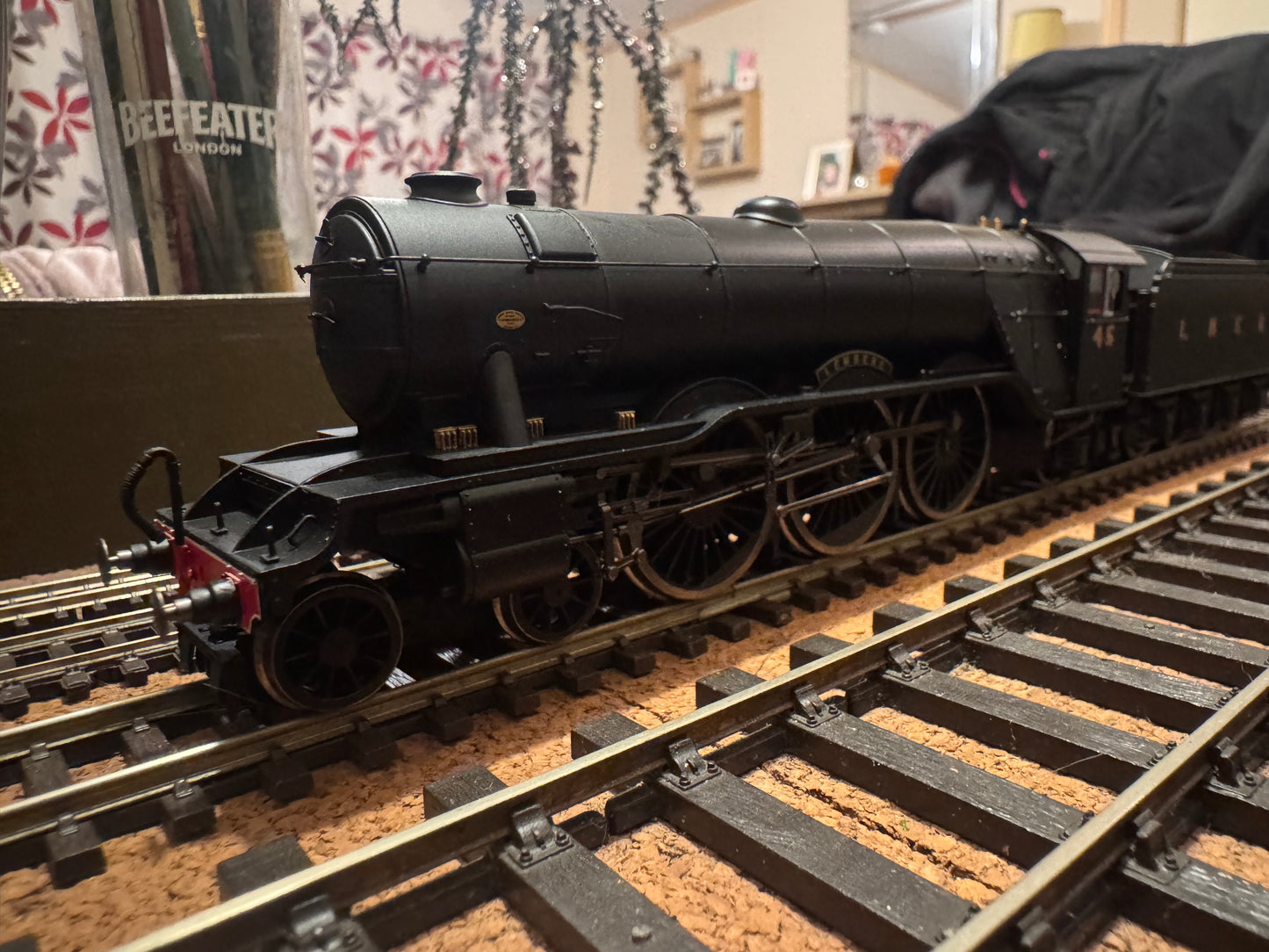 Hornby R30087 (OO) London North Eastern Railway A3 No.45 “Lemberg” in Post War LNER unlined black with Great Northern Railway Tender DCC Ready.