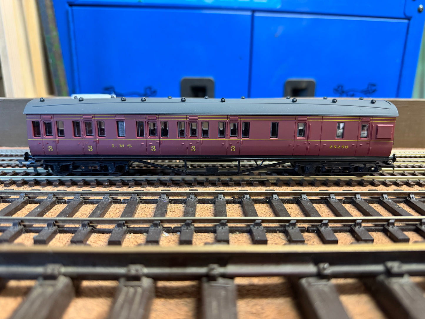 AirFix GMR 54253-9 (OO) London Midland & Scottish Railway, 57Ft Non Corridor Lavatory Brake Third Suburban No.25250 in LMS Maroon.