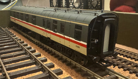 Bachmann (OO) British Railways Mk1, Brake Corridor Composite (BCK) No.21266 in BR Intercity ‘Swallow’ Livery