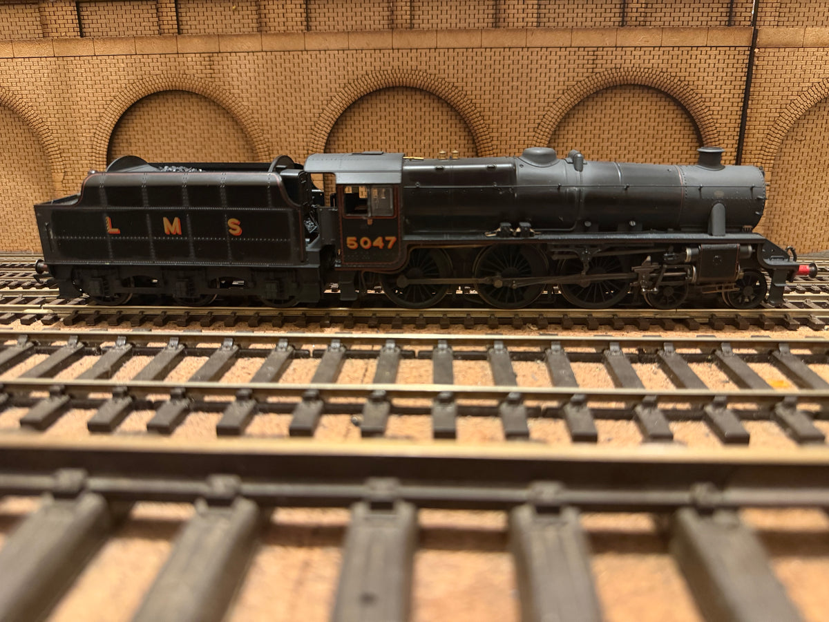 Hornby R30274 (OO) London Midland & Scottish Railway 5P-5F ‘Black Five’ No.5047 in Weathered LMS Lined Black (Shed Code 5A, Crewe North). DCC Ready 