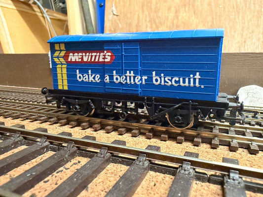 Hornby R.137 (OO) McVities Van