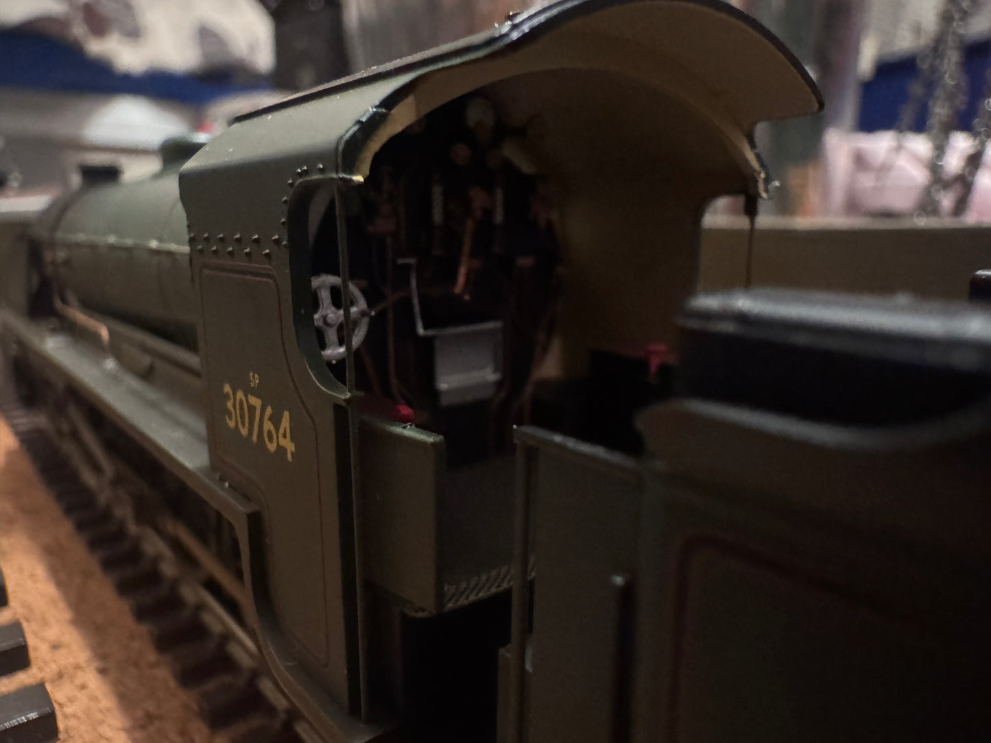 Hornby R2581 (OO) Ex SR, N15 ‘King Arthur’ No.30764 “Sir Gawain” in Weathered British Railways Lined Passenger Green. DCC Ready. (Shed Code 73A, Stewart’s Lane Depot). 