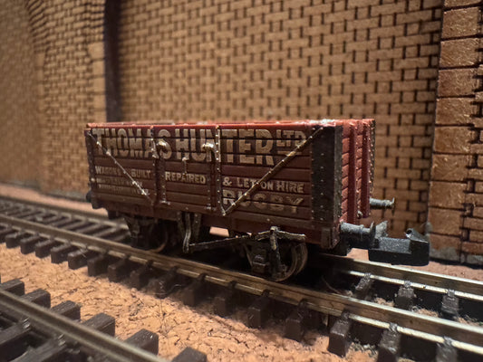 Graham Farish 377-2009K (N Gauge) Thomas Hunter Ltd Severn Plank Open Wagon. Weathered and with Load 