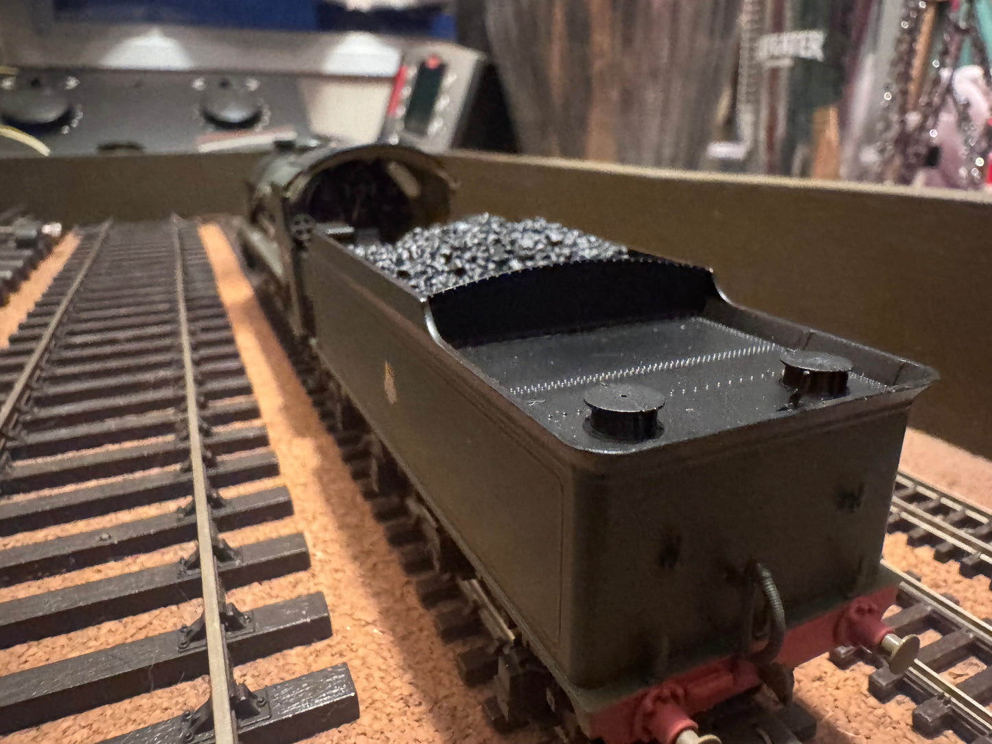 Hornby R2581 (OO) Ex SR, N15 ‘King Arthur’ No.30764 “Sir Gawain” in Weathered British Railways Lined Passenger Green. DCC Ready. (Shed Code 73A, Stewart’s Lane Depot). 
