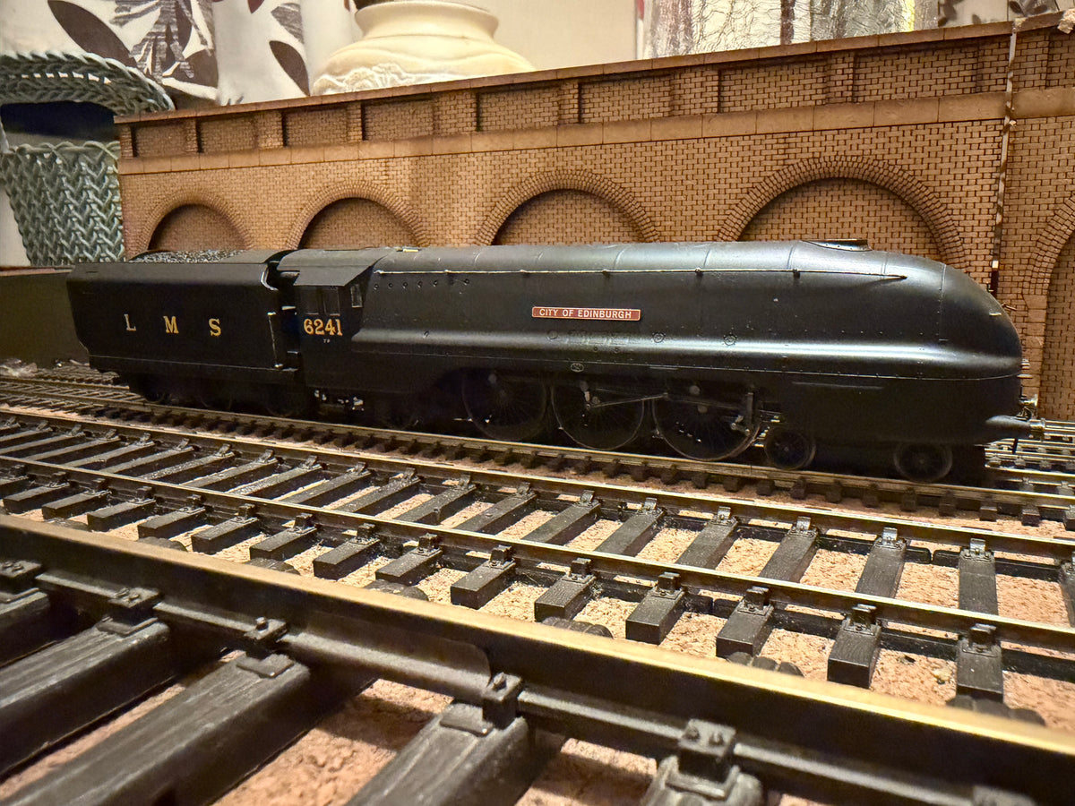 Hornby R2270 (OO) London Midland & Scottish Railway, 7P Streamlined ‘Princess Coronation’ No.6241 “City of Edinburgh” in LMS Wartime Black. DCC Ready 