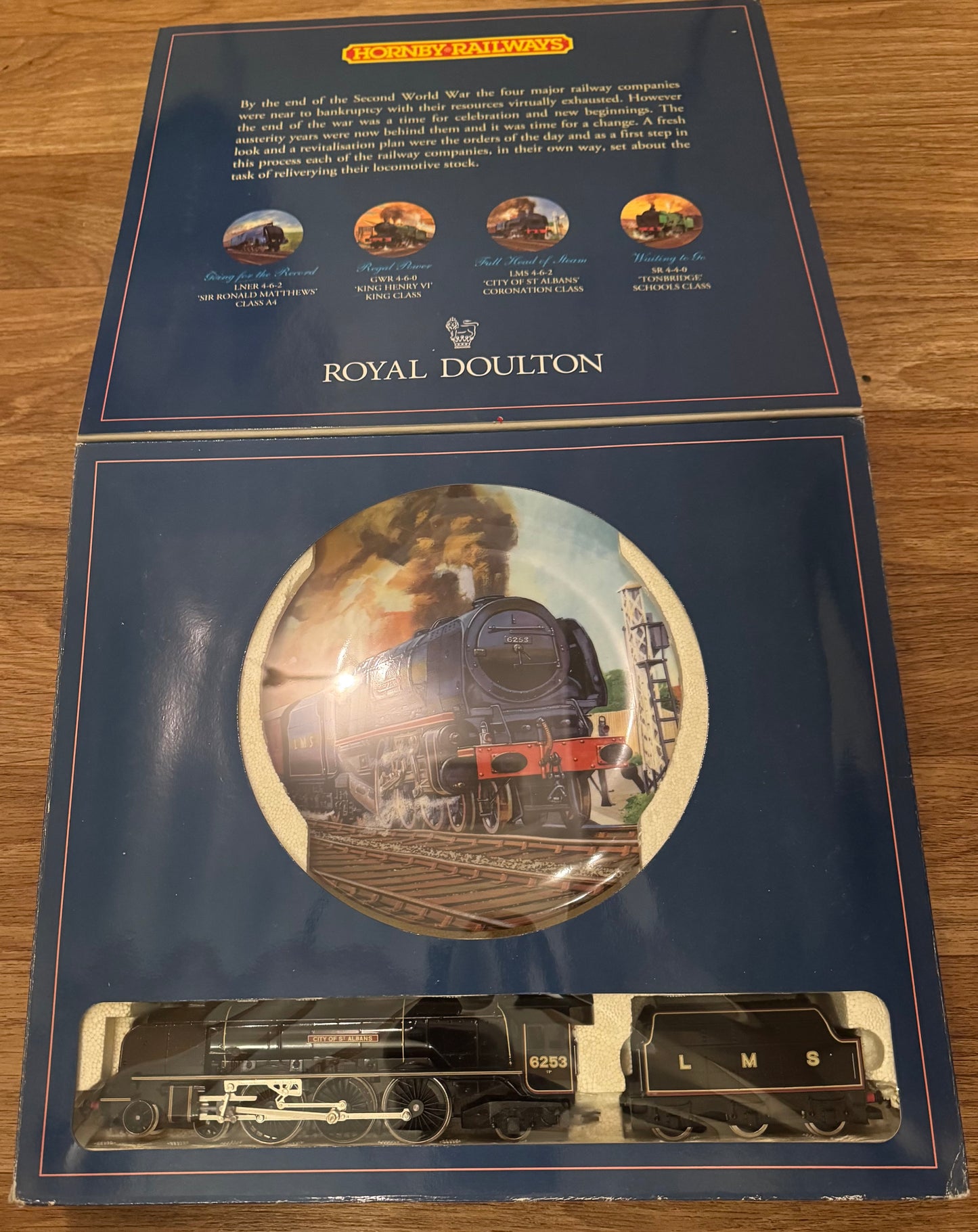 Hornby / Royal Doulton R459 (OO) ‘Full Head of Steam’ Special Edition Collectors Set No.1638 of 3000 