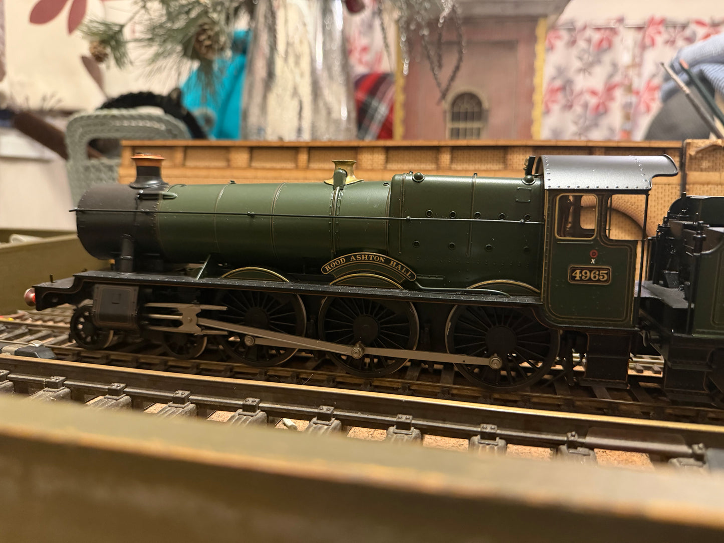 Tower Models (O) Great Western Railway 49xx ‘Hall Class’ No.4965 “Rood Ashton Hall” in Lined Great Western Railway Livery. 