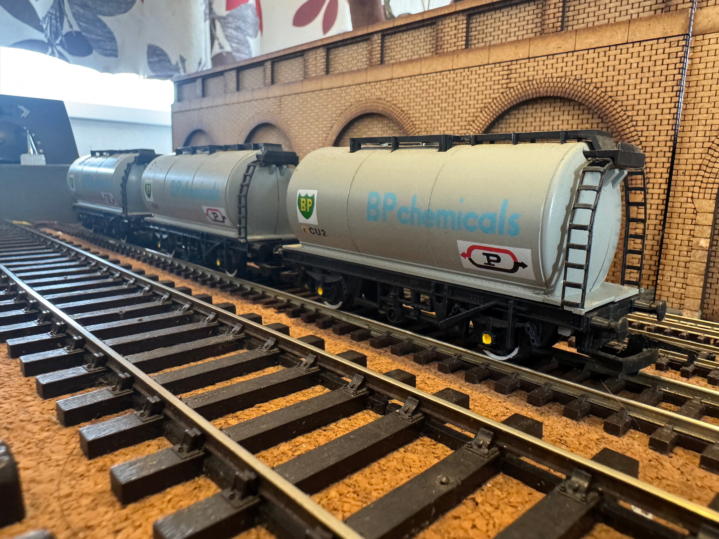 Hornby R.218 (OO) British Rail, TTA Tanker wagon in BP Chemicals Livery 