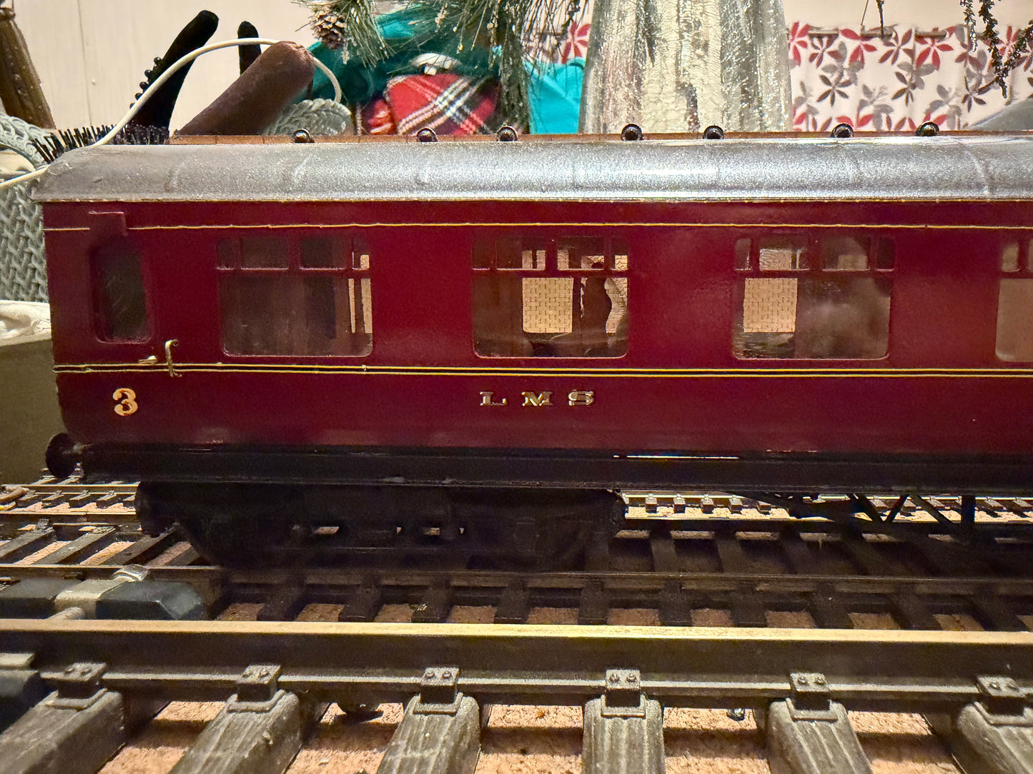 Exley (O Gauge) London Midland & Scottish Railway ‘Stanier’ Corridor Brake 3rd. No Number in LMS Crimson 