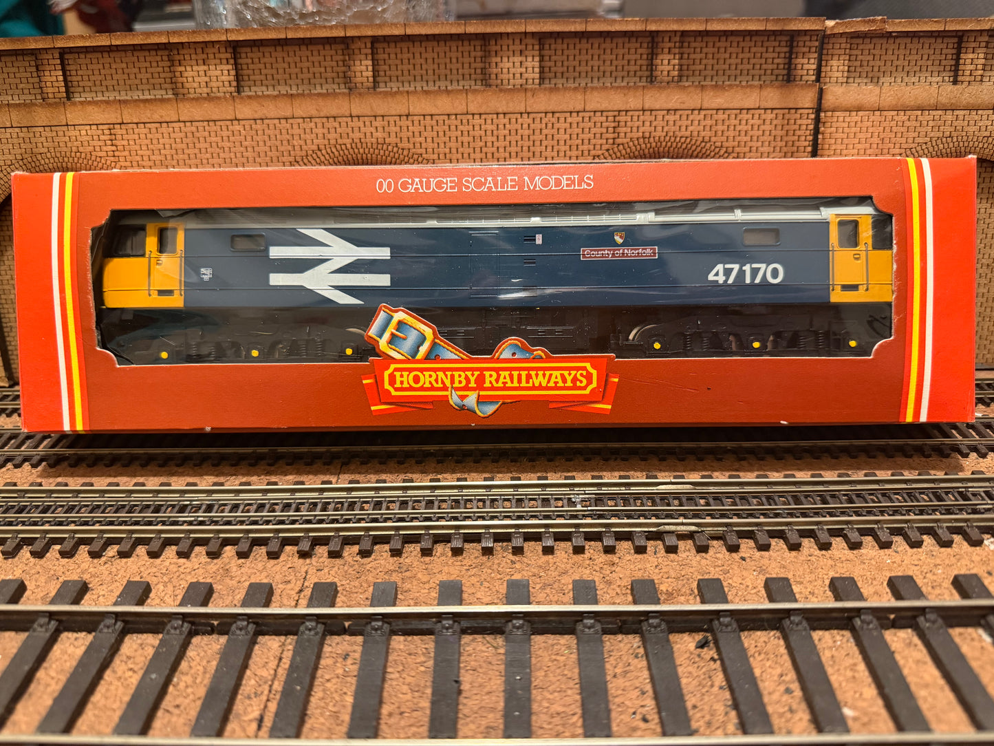 Hornby R307A (OO) British Railways Class 47 No.47170 “County of Norfolk” in BR Large Logo Blue 