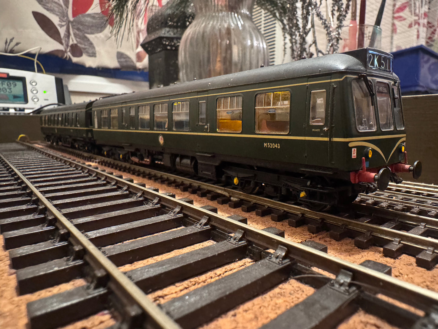 Bachmann 32-900A (OO) British Railways Class 108 DMU Units M52043 & M51928 in BR Green with Speed Whiskers. DCC Sound fitted 