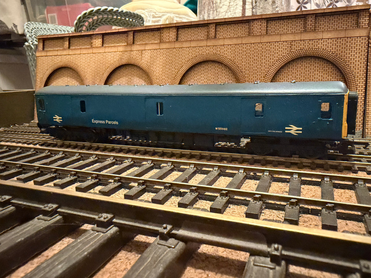 Lima / Unknown L204623 (OO) British Railways, Gloucester Railway Carriage and Wagon Company Parcels Unit [Class 128] No.M55992 in pre TOPS British Rail Blue. Unfinished Project 