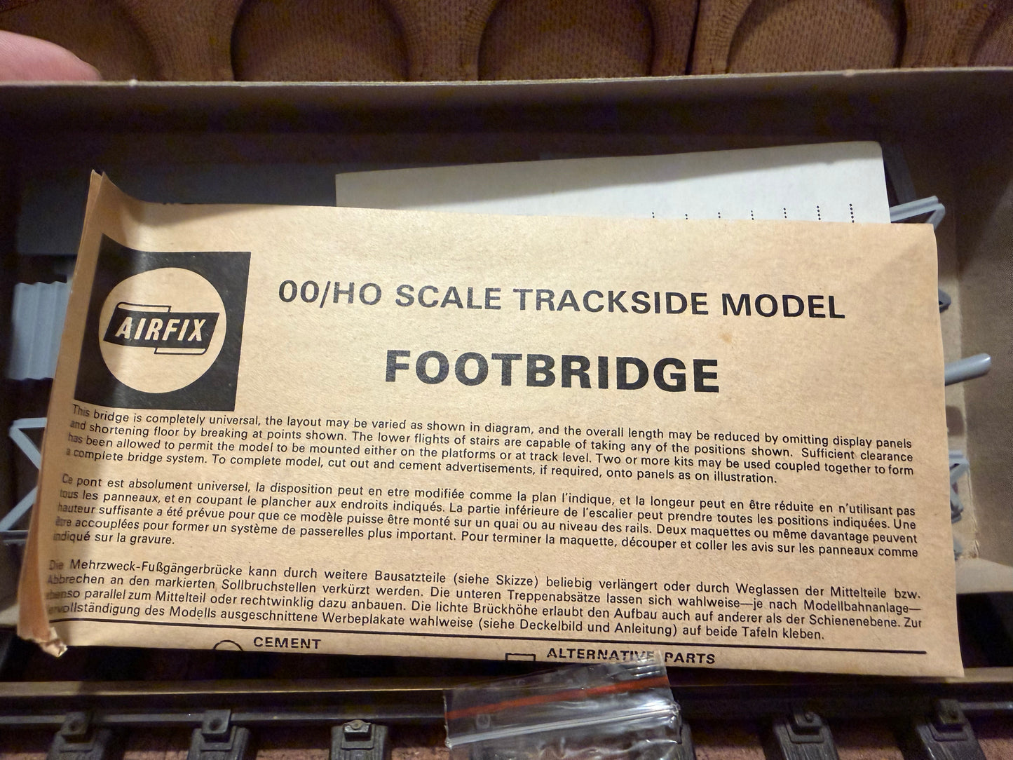 Airfix 02601-3 (OO) Double Track Footbridge Kit
