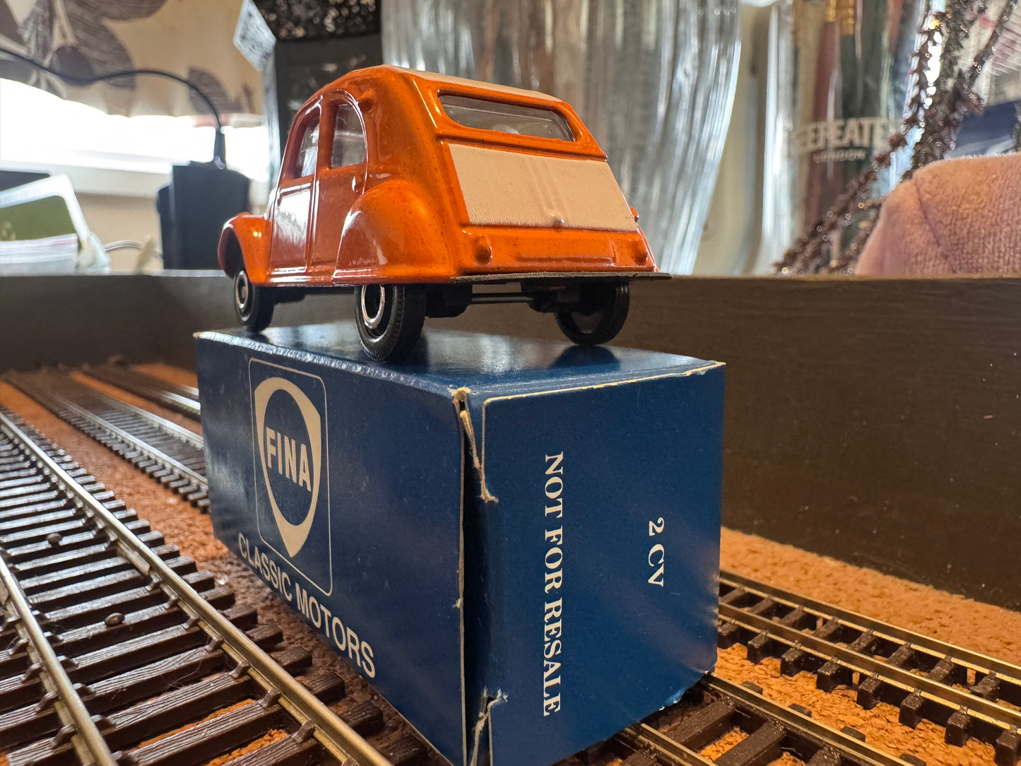 Corgi / FINA (O / 1:43) Citroen 2CV 