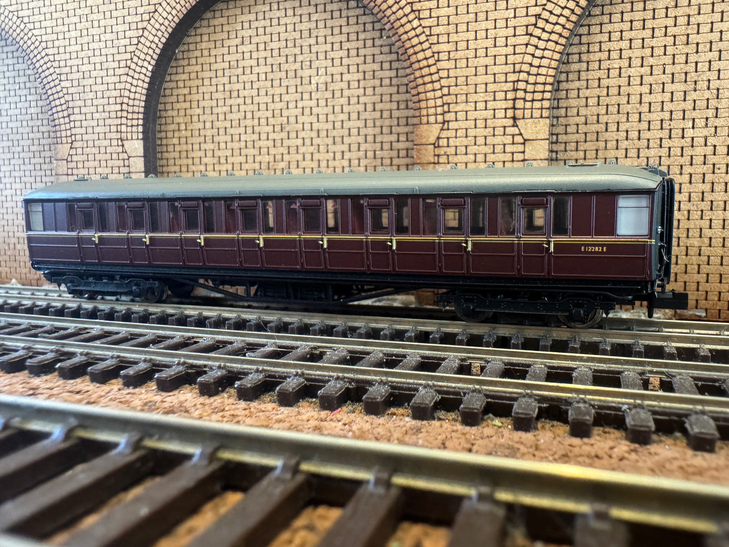 Dapol 2S-013-010 (N Gauge) Pines Express 9F 92220 “Evening Star” and Four Gresley Coaches. DCC Fitted 