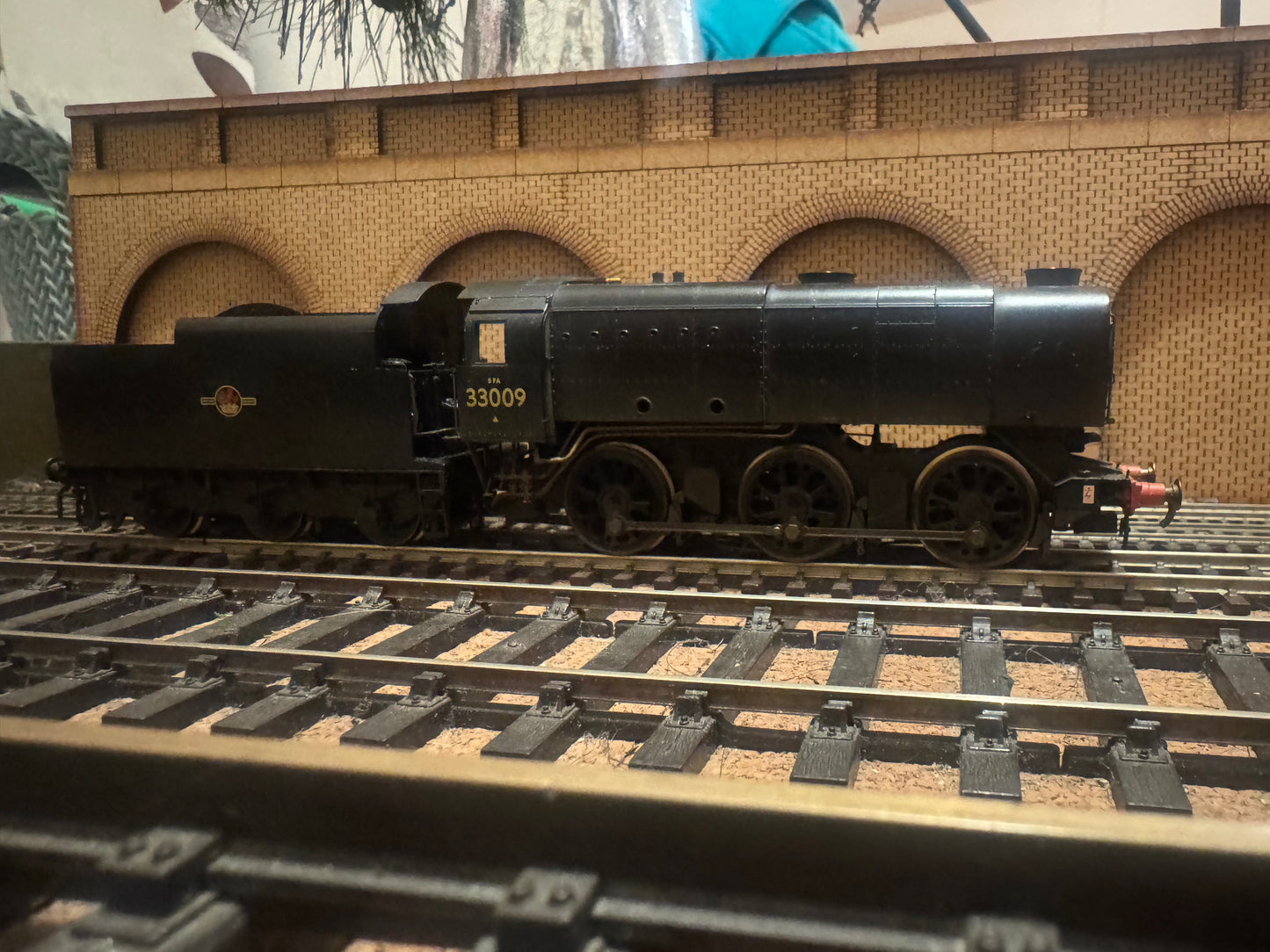 Hornby R2344 (OO) Ex SR Q1 No.33009 in Weathered British Railways Black. (Shed Code 70B, Feltham Depot. DCC fitted 