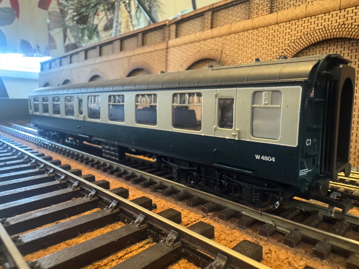 Hornby R4775 (OO) British Railways MK1 Second Open No.W4804 in British Rail Blue Grey.