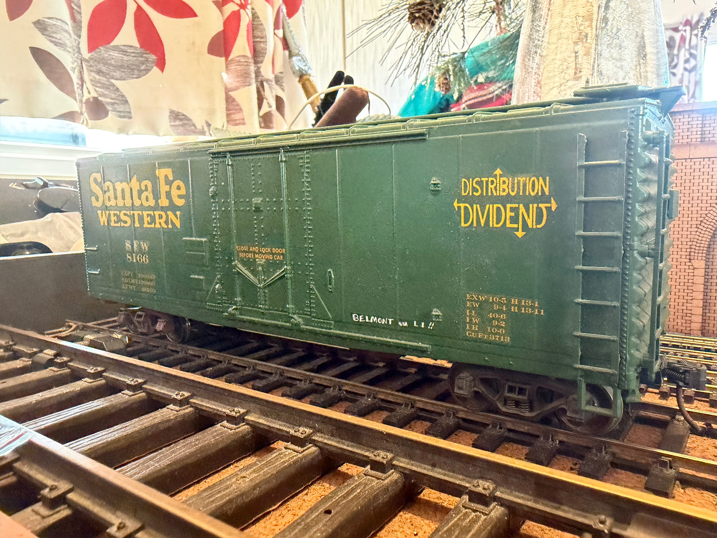 Atlas (O Gauge) Santa Fe Western Box Car No.8166 in SFW Distribution Dividend livery 