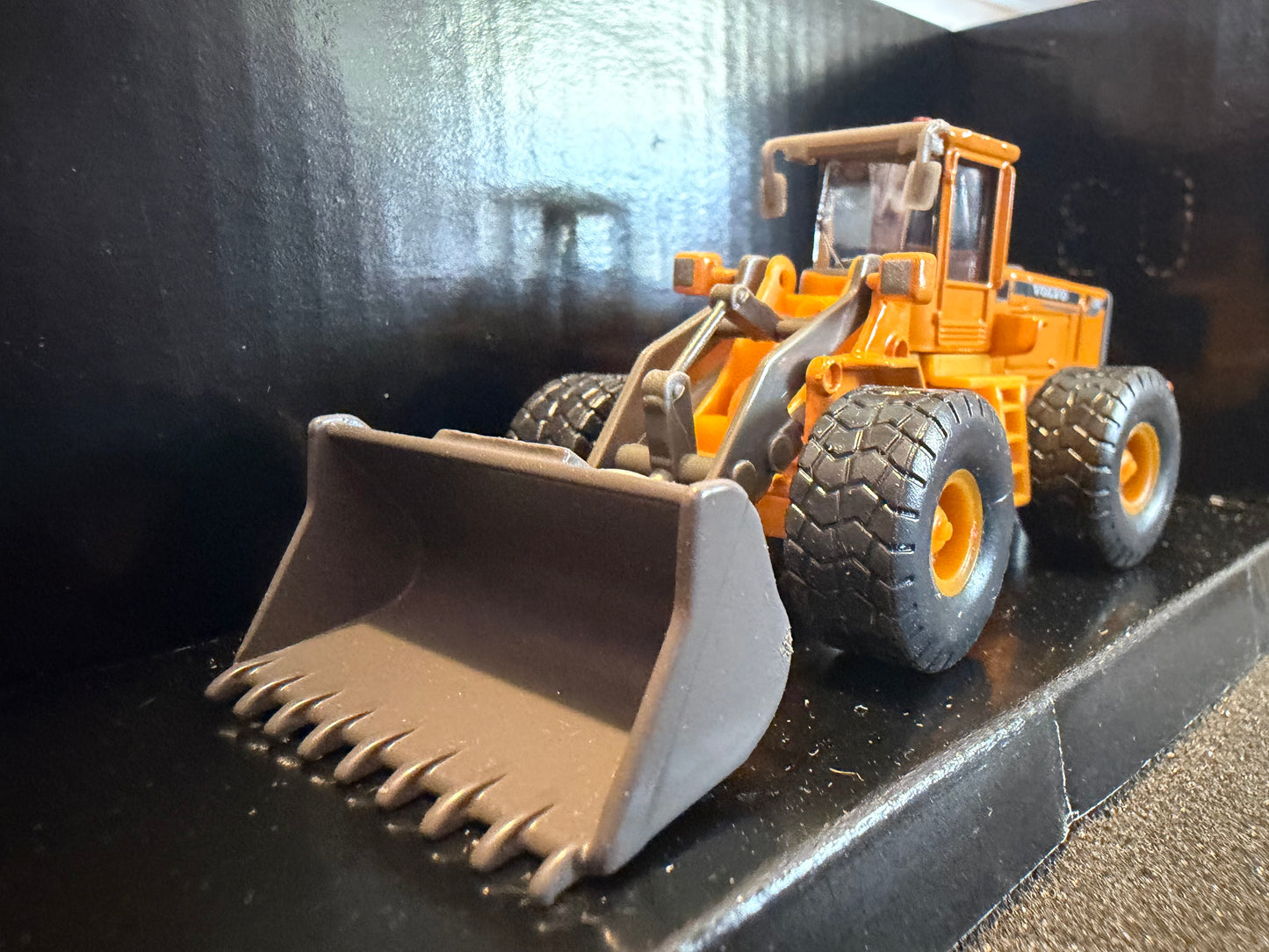 Hobby Works / Volvo (1:87 / HO) Volvo L150C Bulldozer.