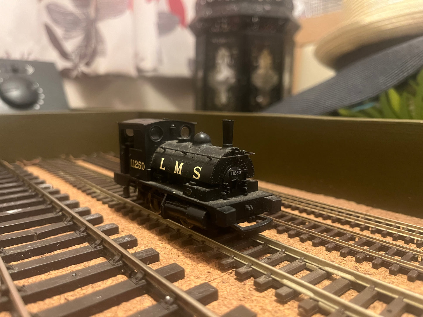 Hornby (OO) Ex Lancashire & Yorkshire Railway Class 21 / LMS 0F No.11250 in Unlined LMS Black.