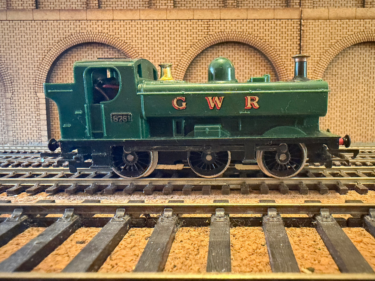 Tri-ang Hornby R.51S (OO) Great Western Railway 57xx Pannier Tank No.8751 in late GWR Unlined Green 