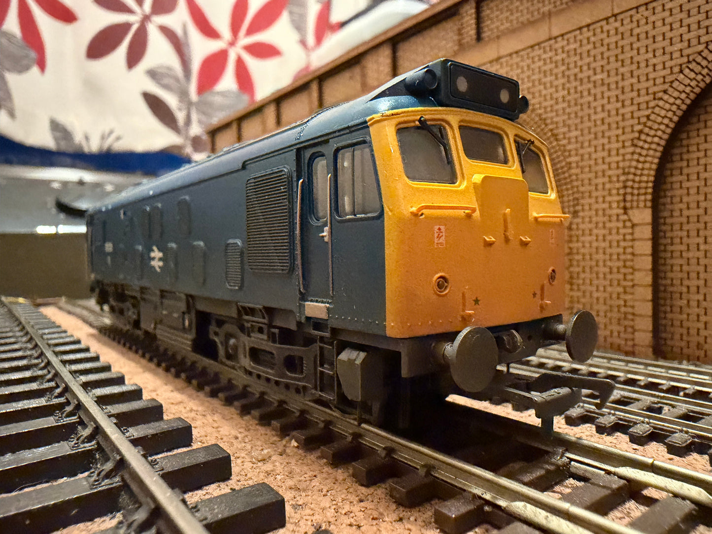 Bachmann 32-329 (OO) British Railways, Class 25/2 No.25231 in lightly weathered British Rail Blue. DCC Ready 